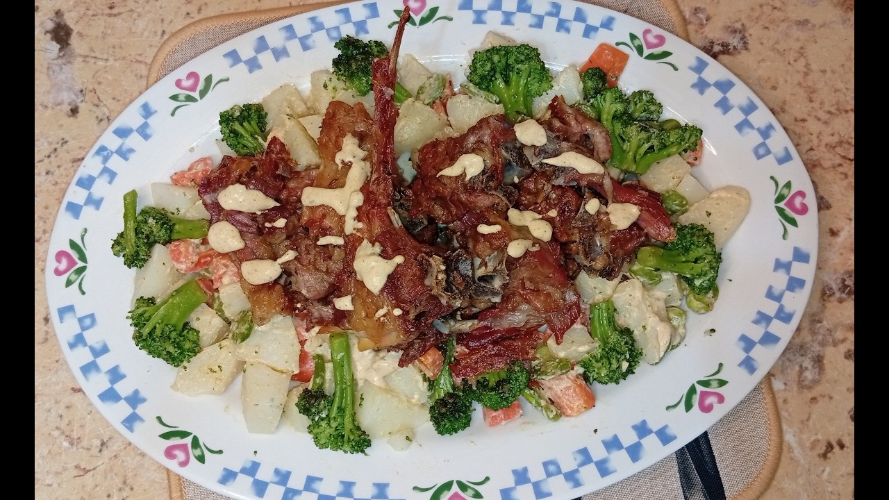 طبق لذيذ 🤤باللحم مقلي و محمر 😋مع حضر متنوعة 🥔🥕