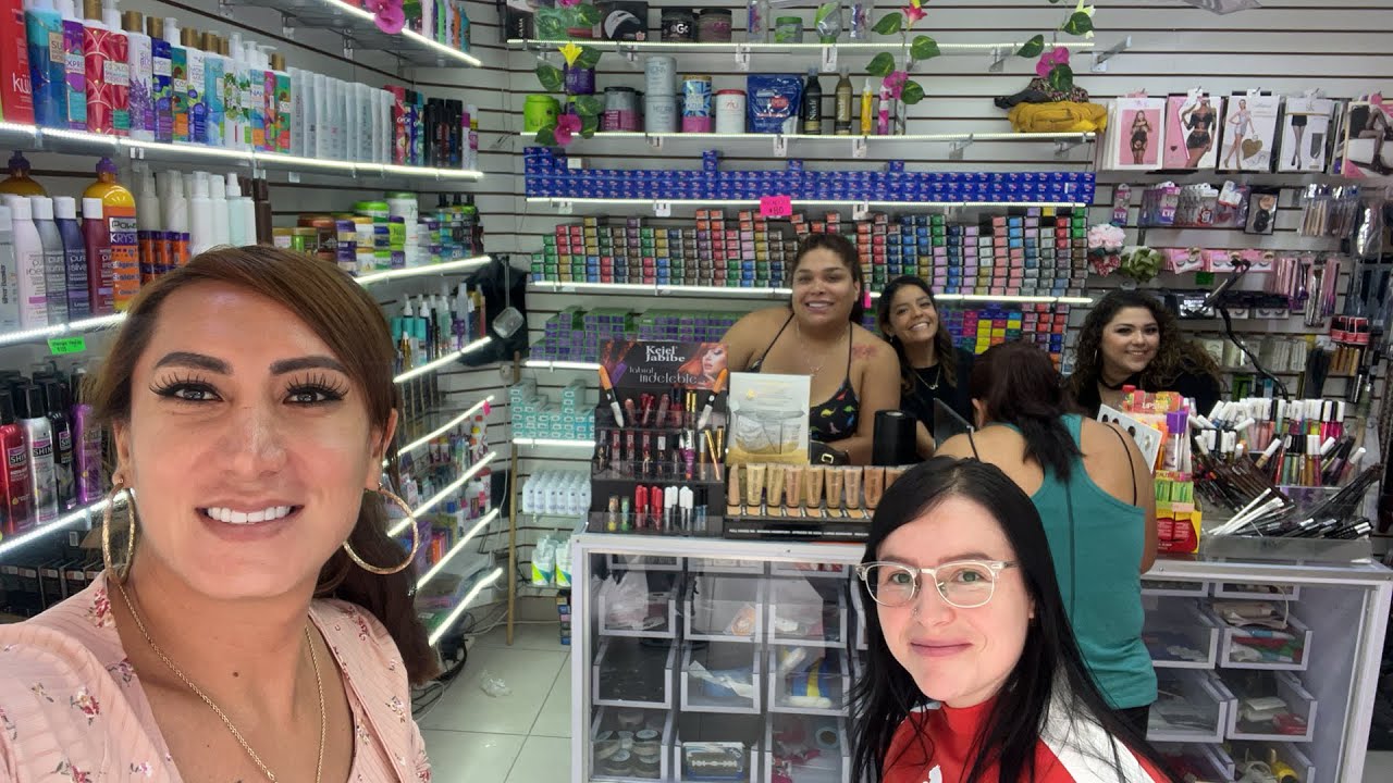 Hoy tocó en el negocio de Evelyn! Muchos chisme y hablamos de todo 😱😱♥️🍀