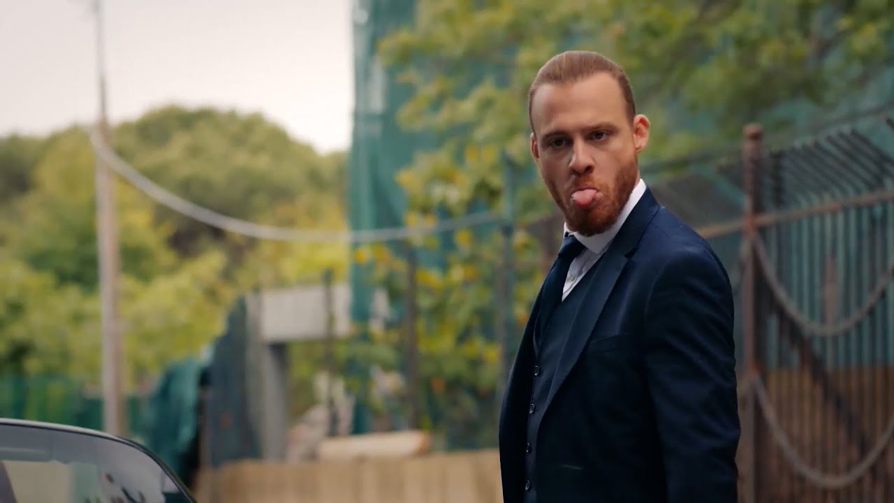 Serkan e uma menina em uma situação inesperada e divertida | ¿ Sera Isso Amor ? | TNT Novelas Brasil