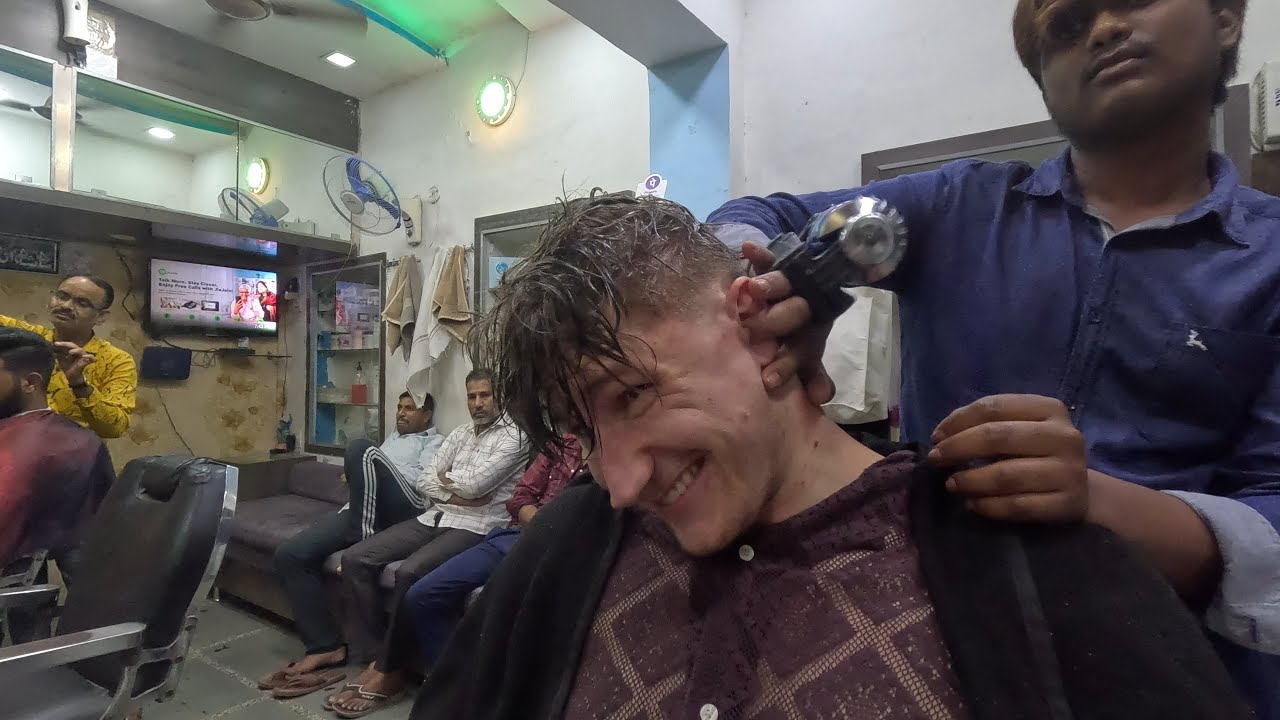 5$ Crazy Haircut and Massage in India! 🇮🇳