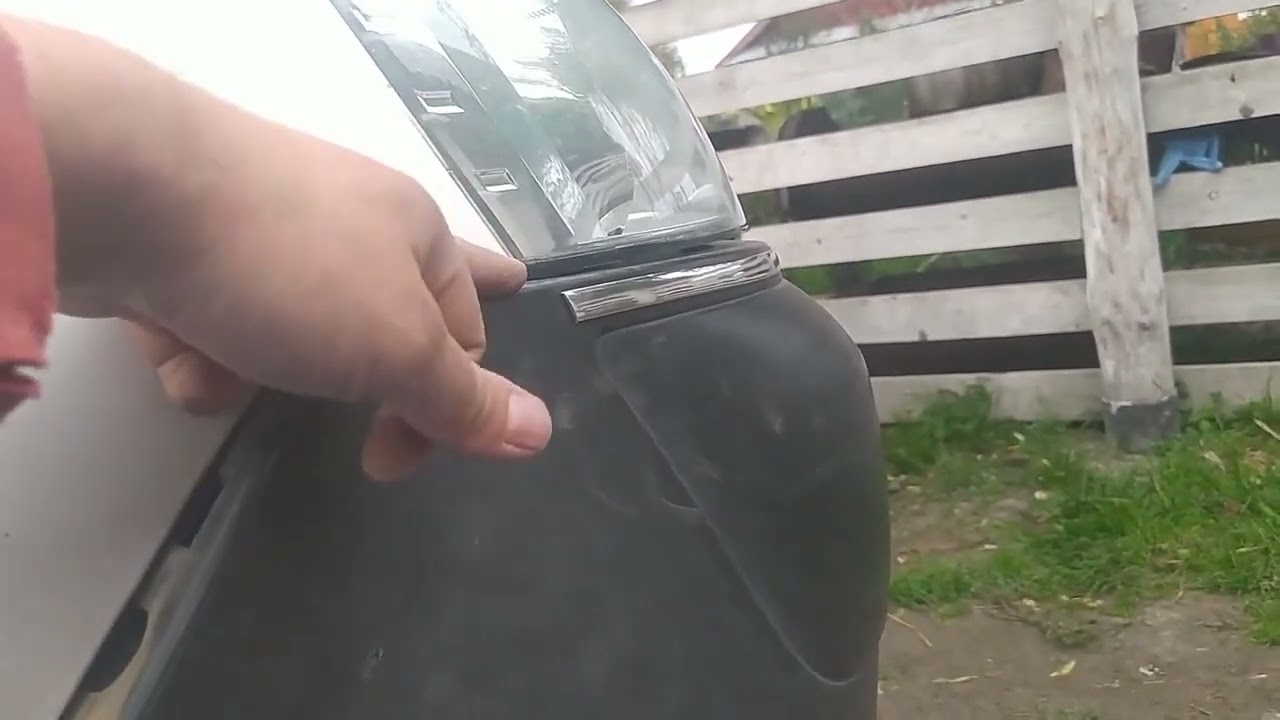 Снимаем передний бампер Ситроен Берлинго