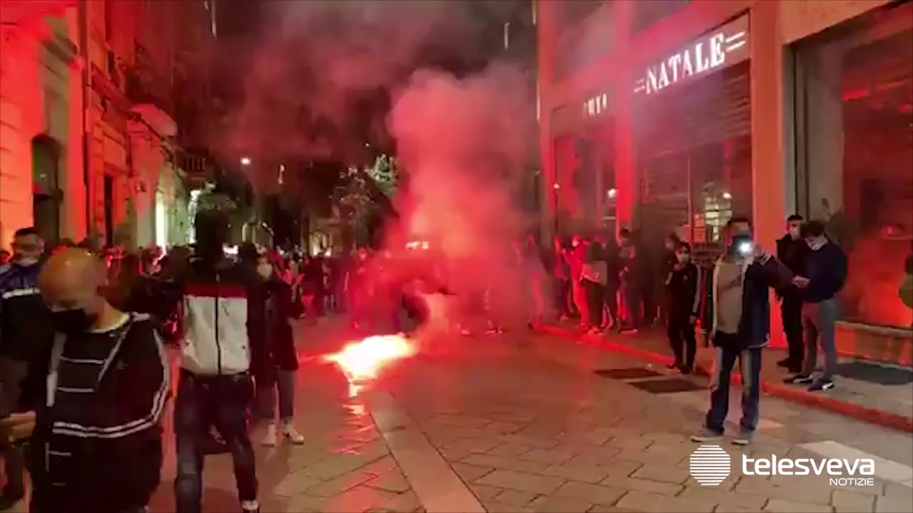 LECCE | Lavoratori in piazza contro il nuovo DPCM: scontri tra manifestanti e Forze dell’Ordine