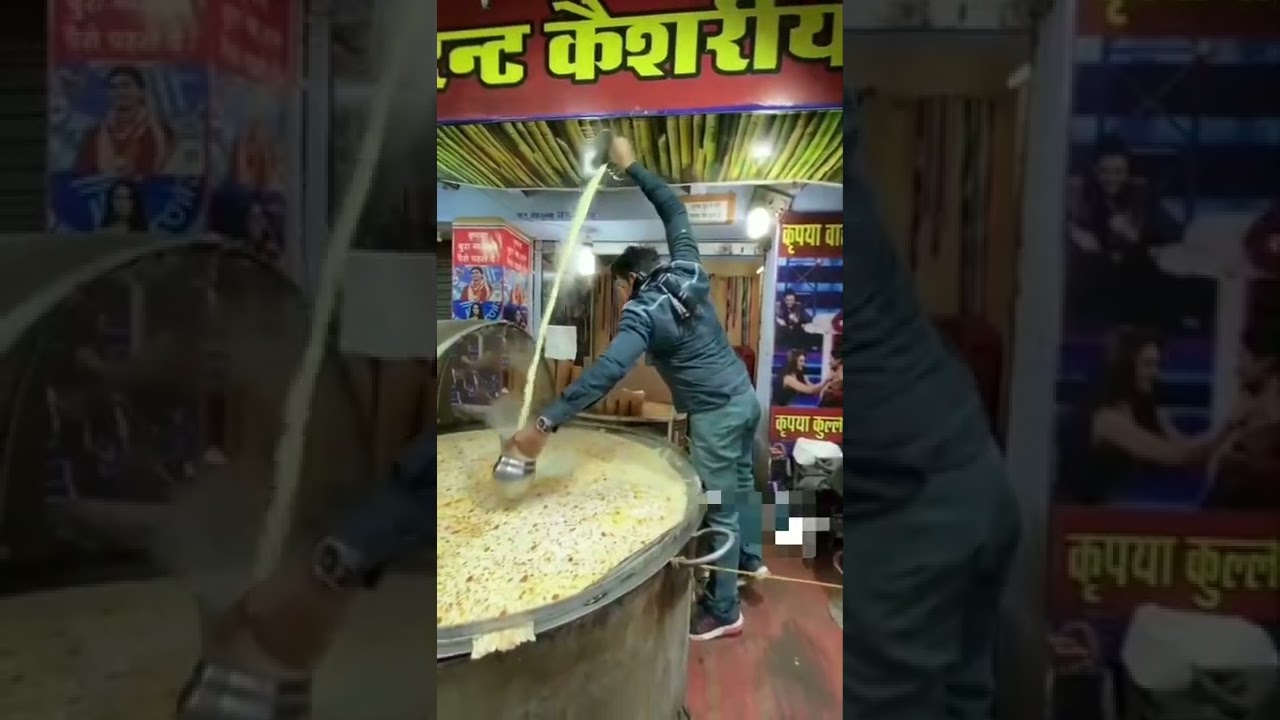 Kadhai Kesar Wala Dudh#shorts#ytshorts #kesari#saffron #milk #trending#viral #indianstreetfood#india