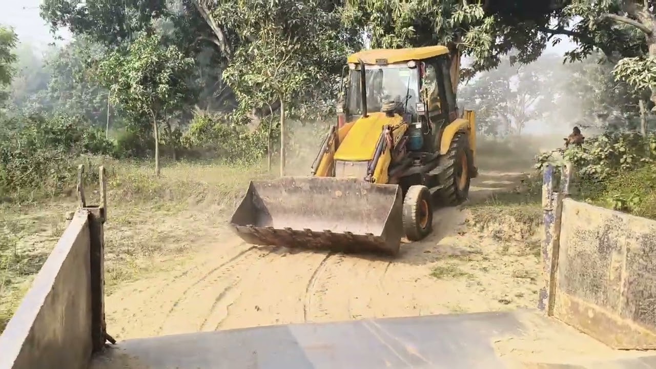 जा रहे हैं मिट्टी काटना🚜🚜🦅🦅