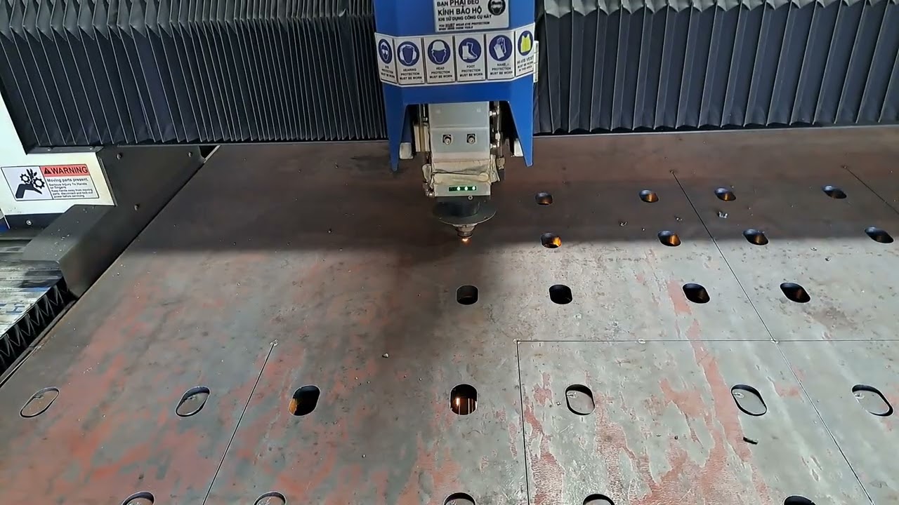 Máy 12000w cắt thép 22mm. #12kw #12000w #raytools #cypcut #cnclaser