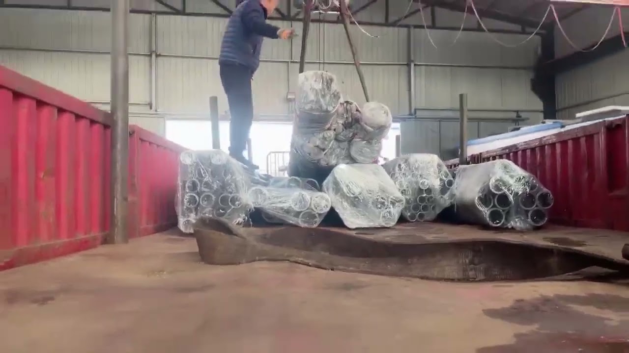 loading truck of oil clinder pipes