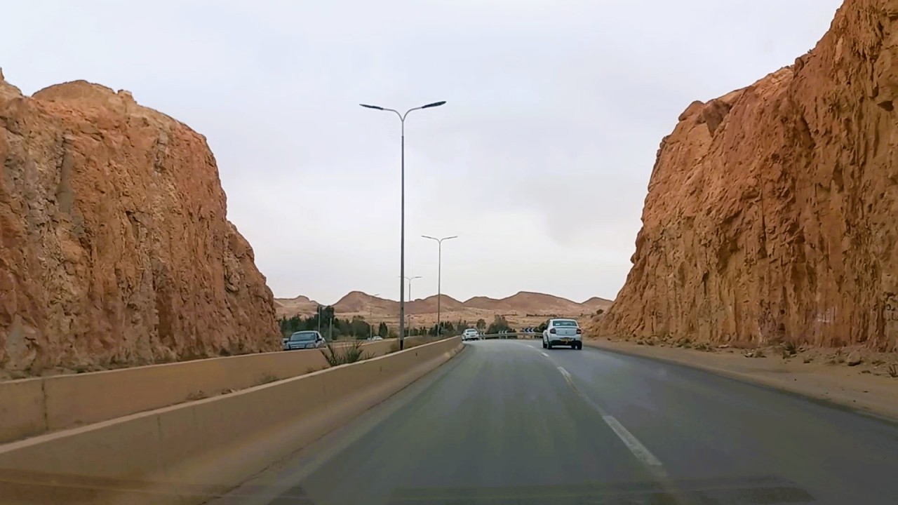 تابعو جولة عند مدخل مدينة الأغواط