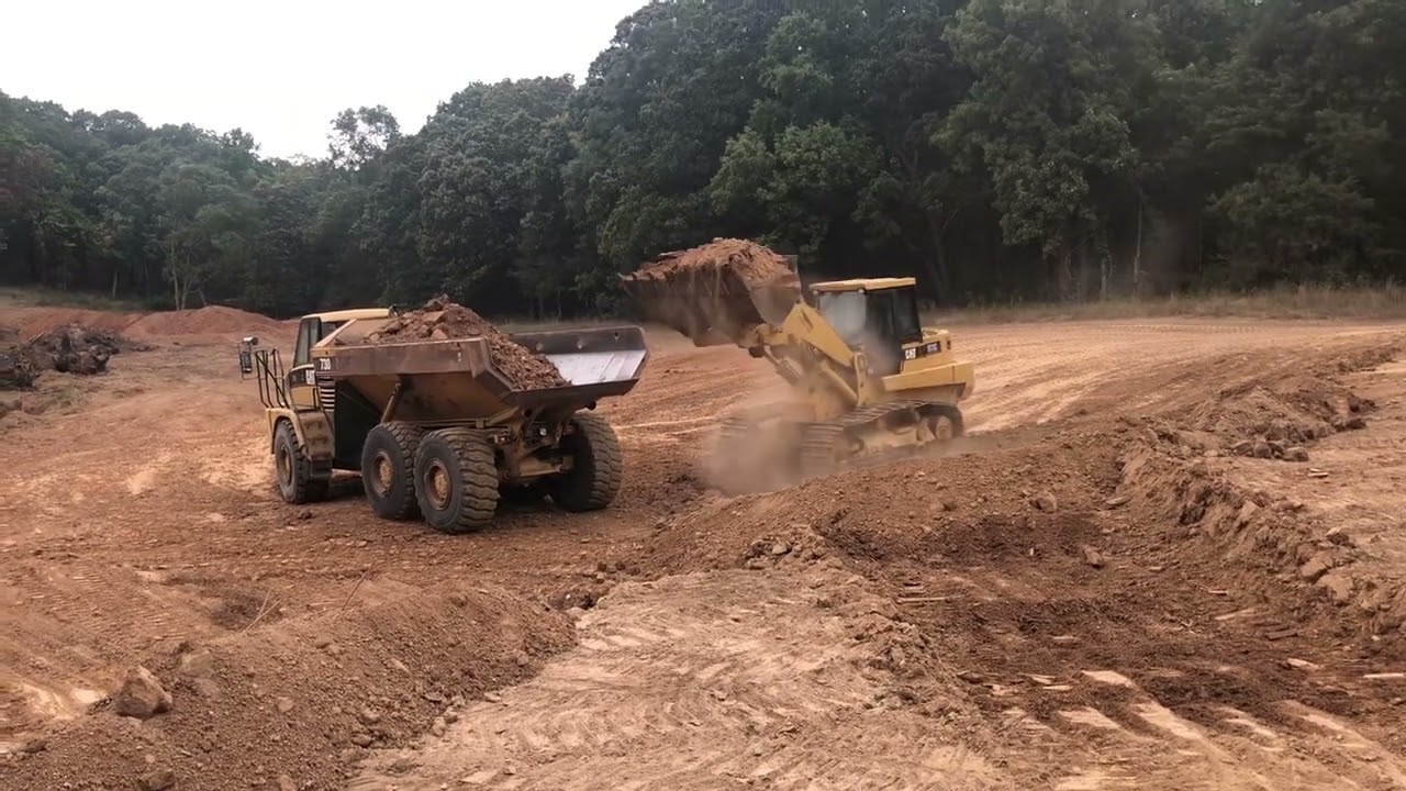 Cat track loader 973C loading an articulated truck