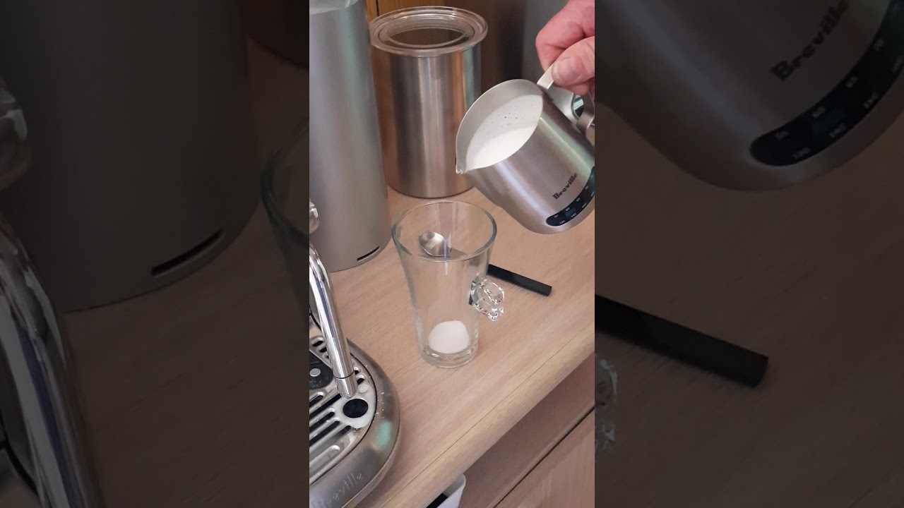 latte maciatto with the creatista pro.