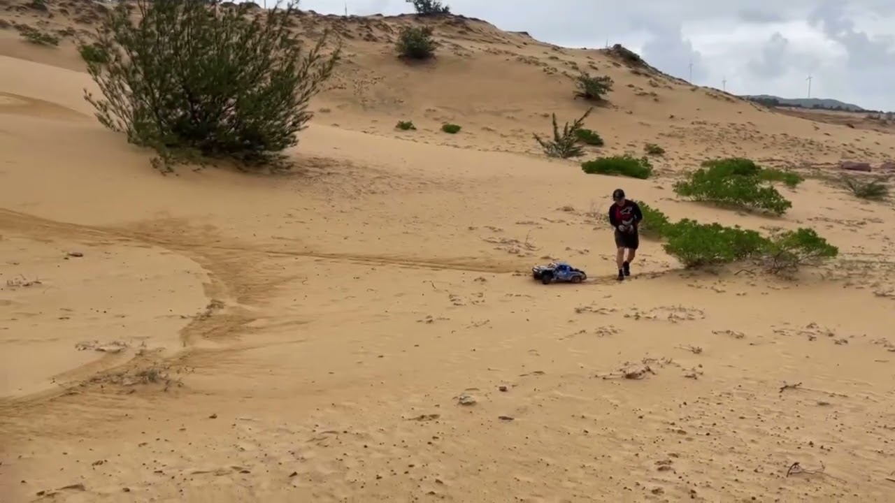 Losi Baja Rey 1/6 at Quy Nhon sand hill - 60% throte