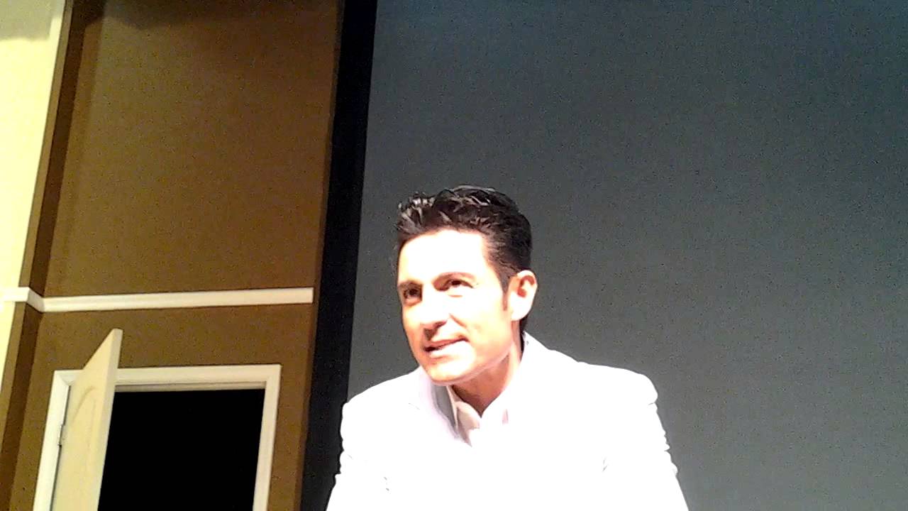 Fernando Colunga Obscuro Total en Miami Teatro Trail