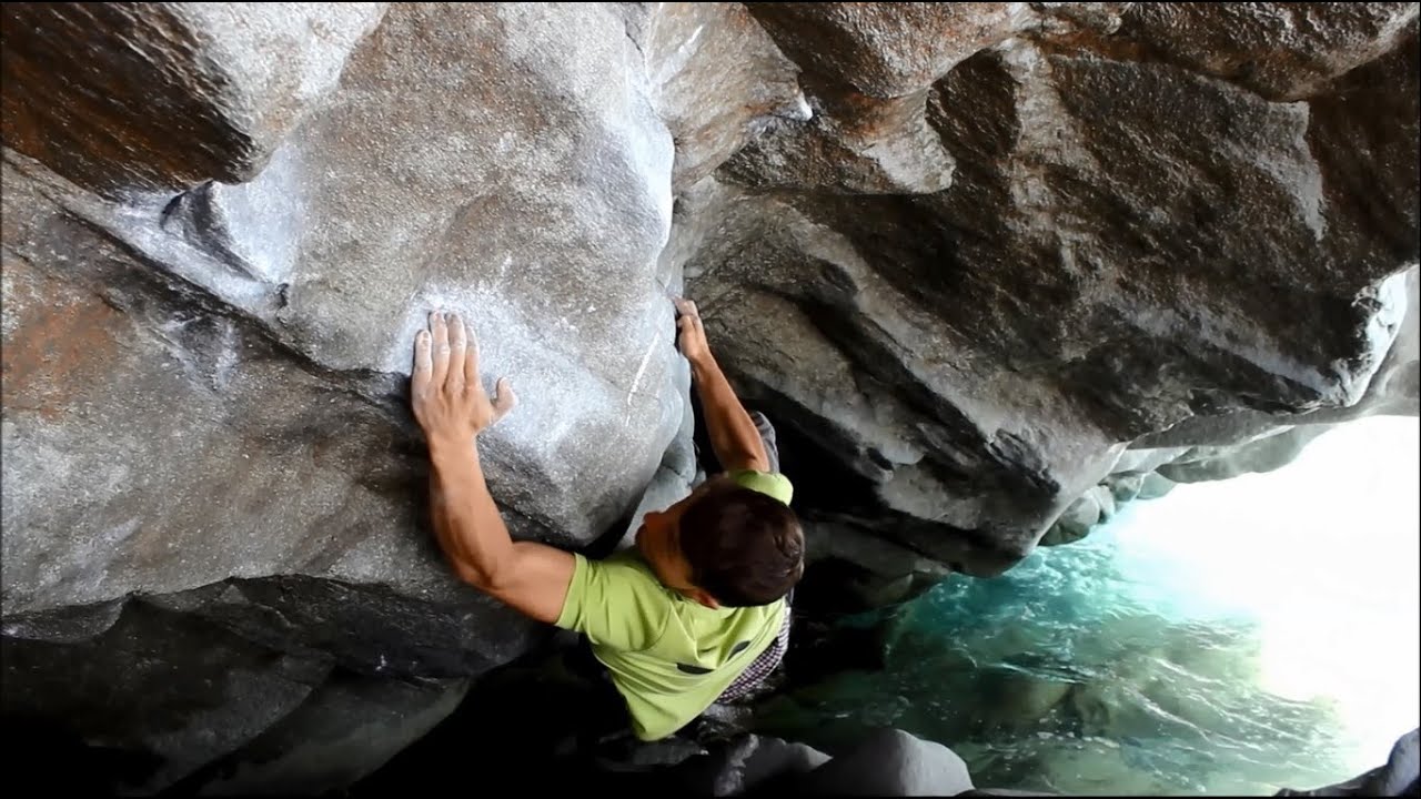 Bouldering Magic Wood (Never ending story 1+2 // nothing changes)