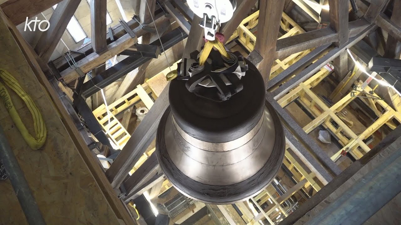 Notre-Dame de Paris : le remontage des cloches du beffroi nord