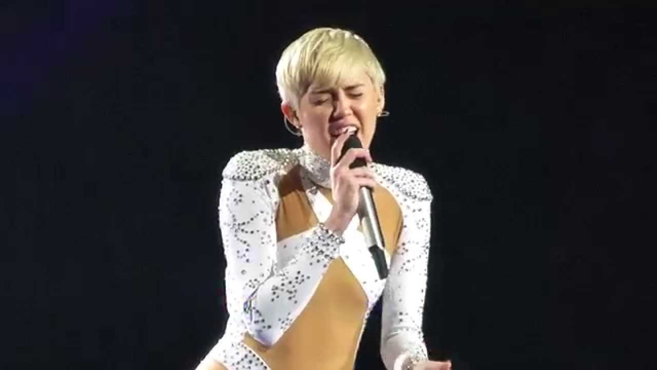 Miley Cyrus = Wrecking Ball =  Saint Paul Xcel Energy Center - Bangerz Tour 2014 Live