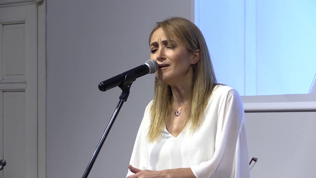 Çiğdem Yarkın - Aşkınla Sürünsem Yine Aşkınla Delirsem