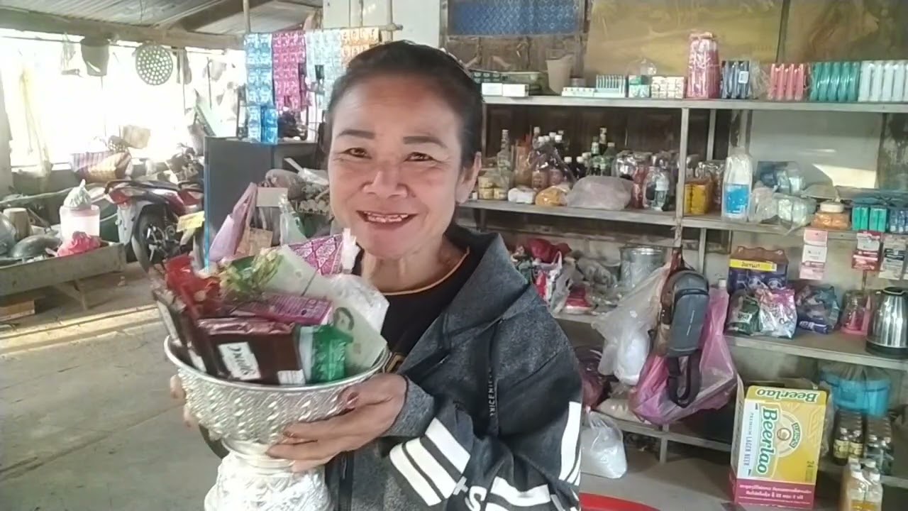 ตื่นแต่เช้าเตรียมจัดของใส่บาตรแต่ไม่ได้ใส่...