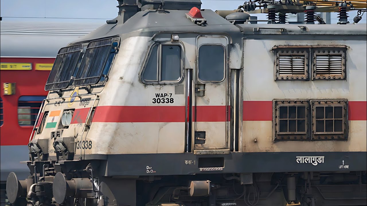 Punjab Mail and Tamil Nadu Sampark Kranti Express Crossing Each Other on Opposite Main Line Tracks 