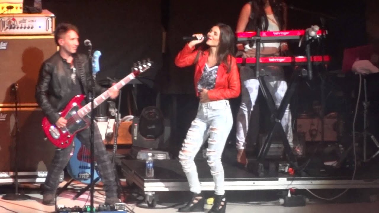 Victoria Justice - 