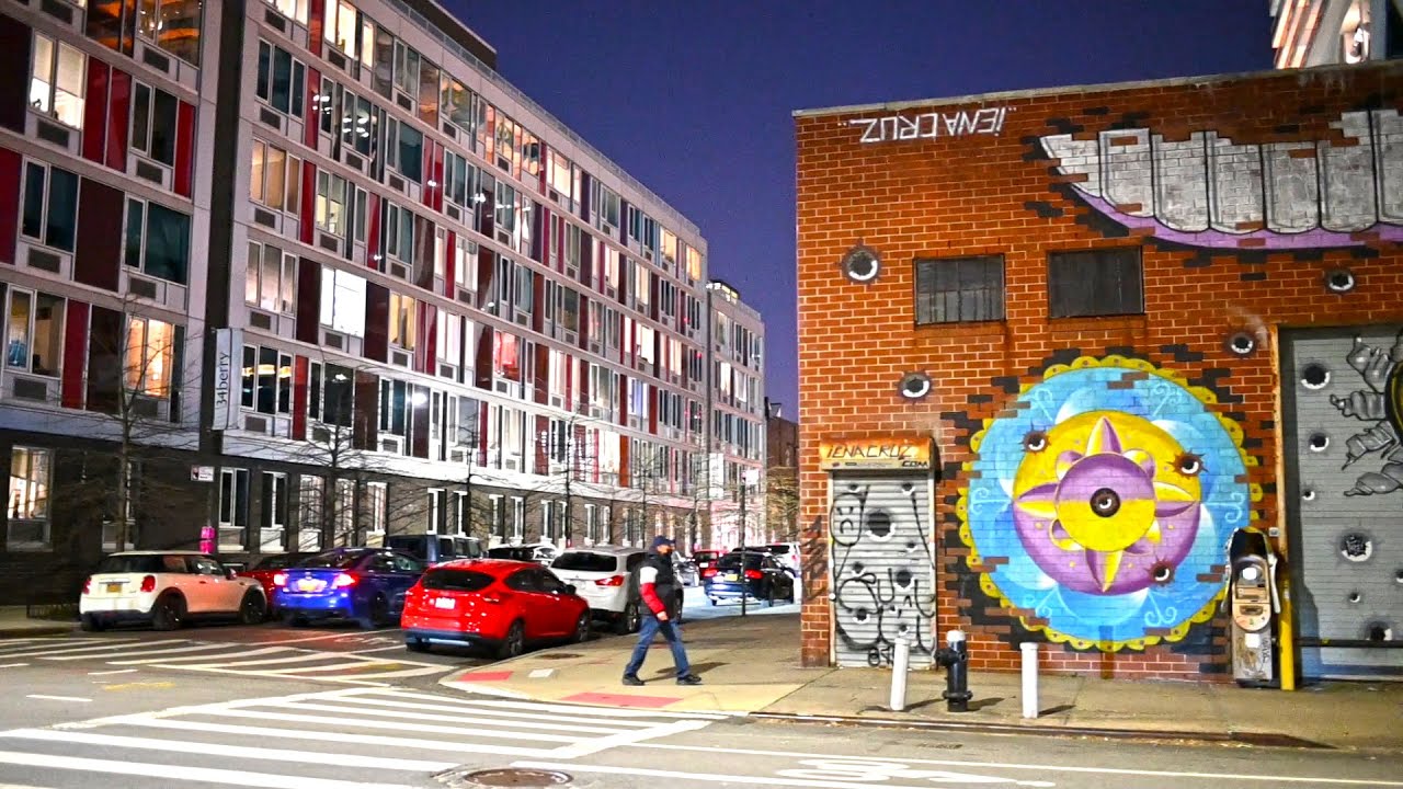 Walking in Brooklyn, Williamsburg, Bedford Avenue, Berry Street