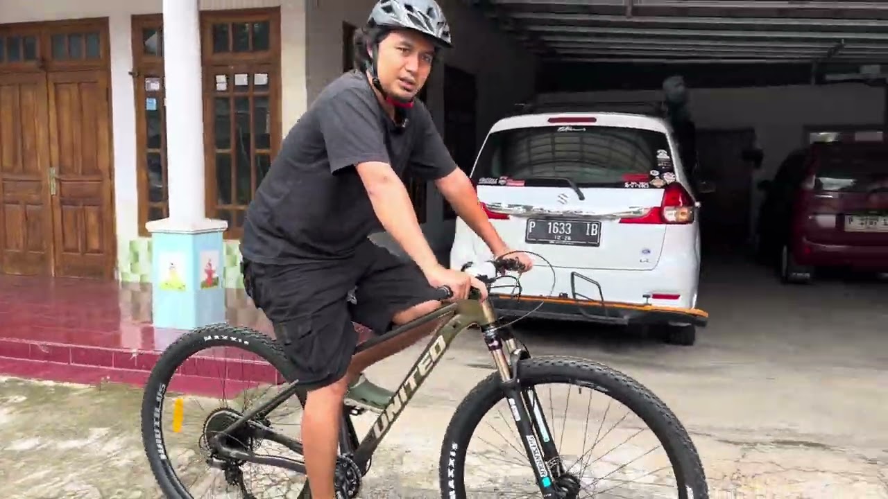Sepeda MTB terbaik united clovis 6.10 di review dulu sebelum di kirim ya rek