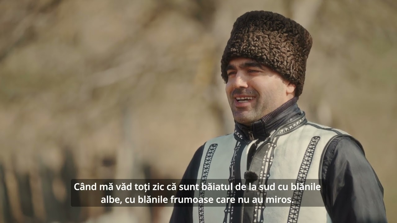 Dumitru Zaporojan din Slobozia Mare, meșter popular care prelucrează pieile de oaie