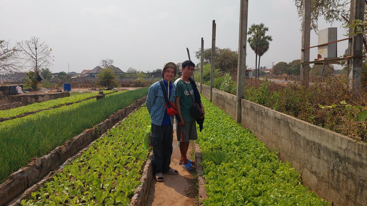 ขื้นมาเอาชุดที่ตัดไว้มารออยู่สวนเจ้ล้าน