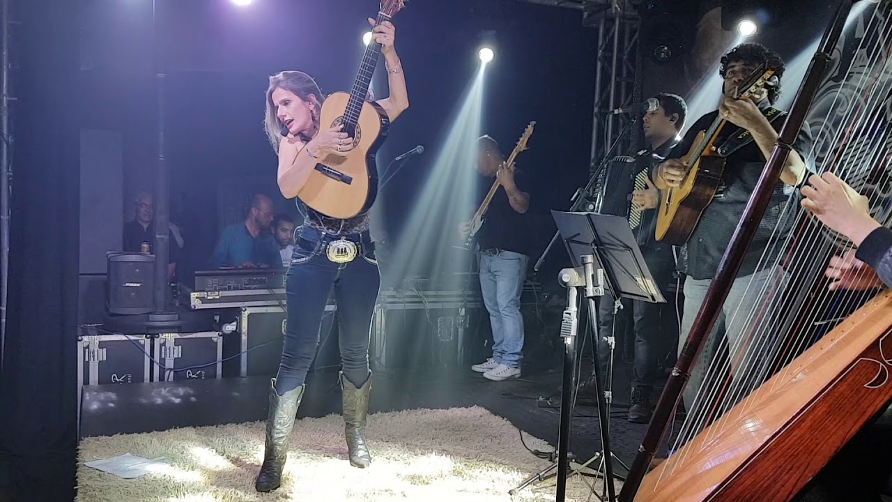 Adriana Farias Violeira e banda participação de  Thiago Raja