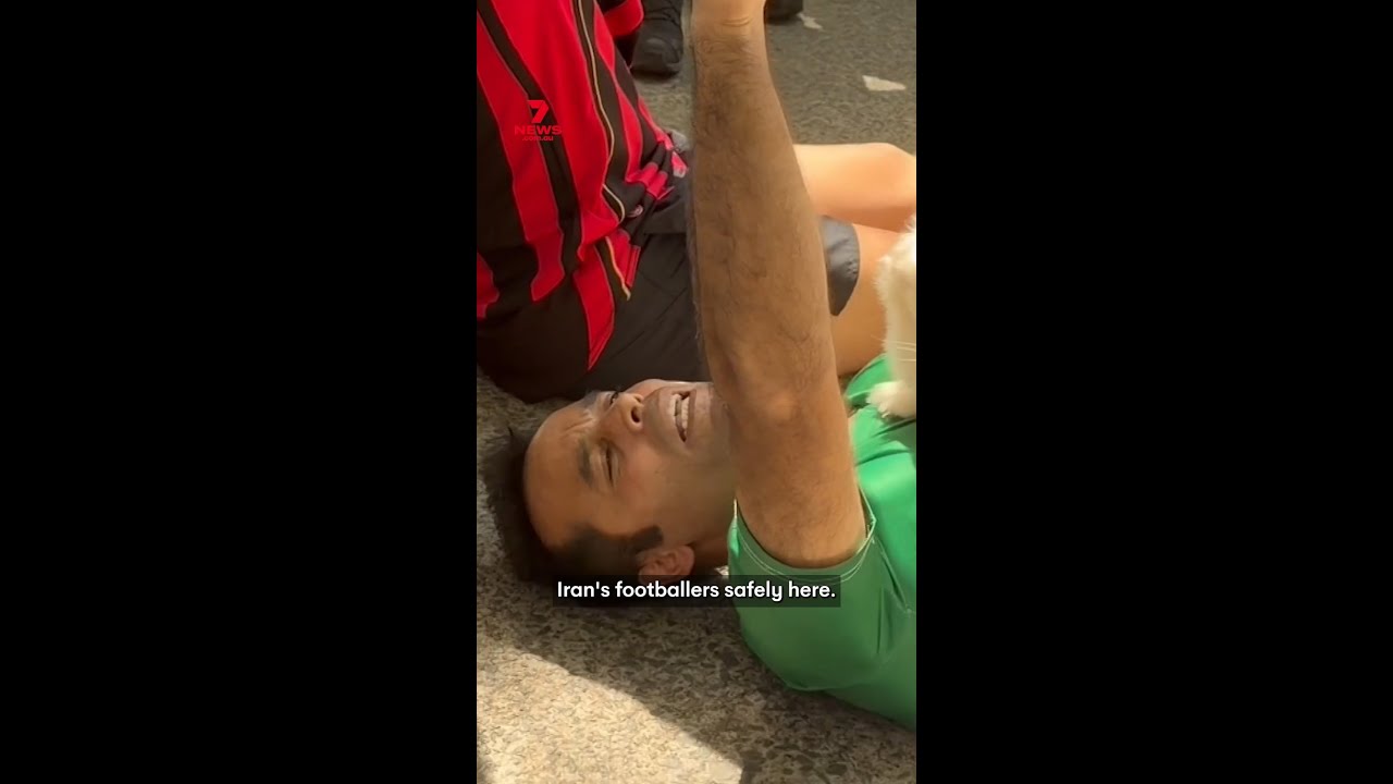 Protesters block bus carrying Iranian women&rsquo;s soccer team