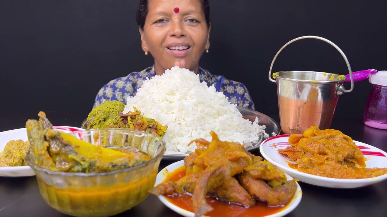 BIGBITES,EATING RICE WITH TANGRA FISH CURRY, BELE FISH KALIA,PAPAD KALIA,VORTA,POTOL POSTO,DAL,VAJA।