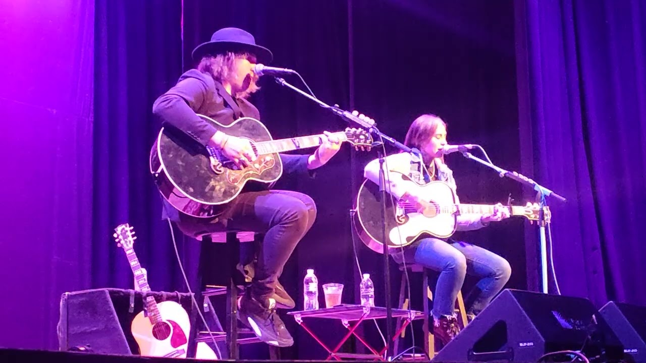 Morgan Wade - Time to Love, Time to Kill (acoustic) 2024 Des Moines, IA