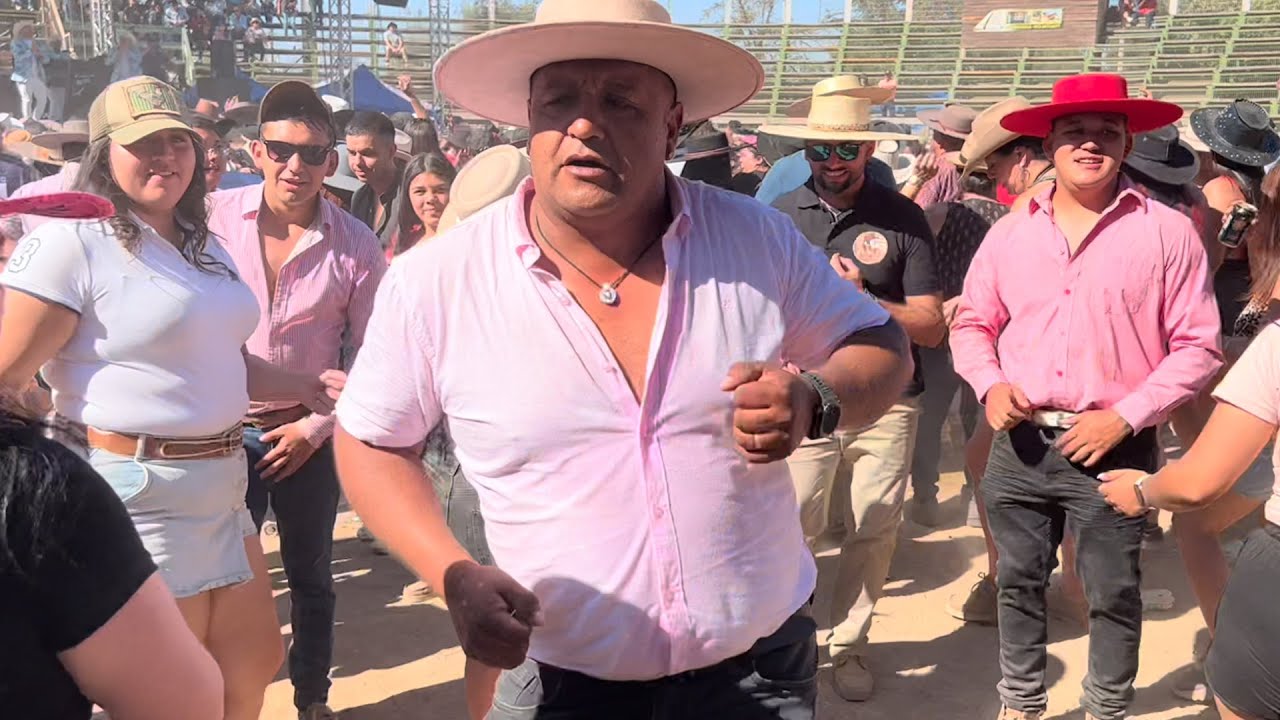 Gran éxito de jefe de jefes en medialuna de nos - Lindo baile campesino -  JEFE DE JEFES