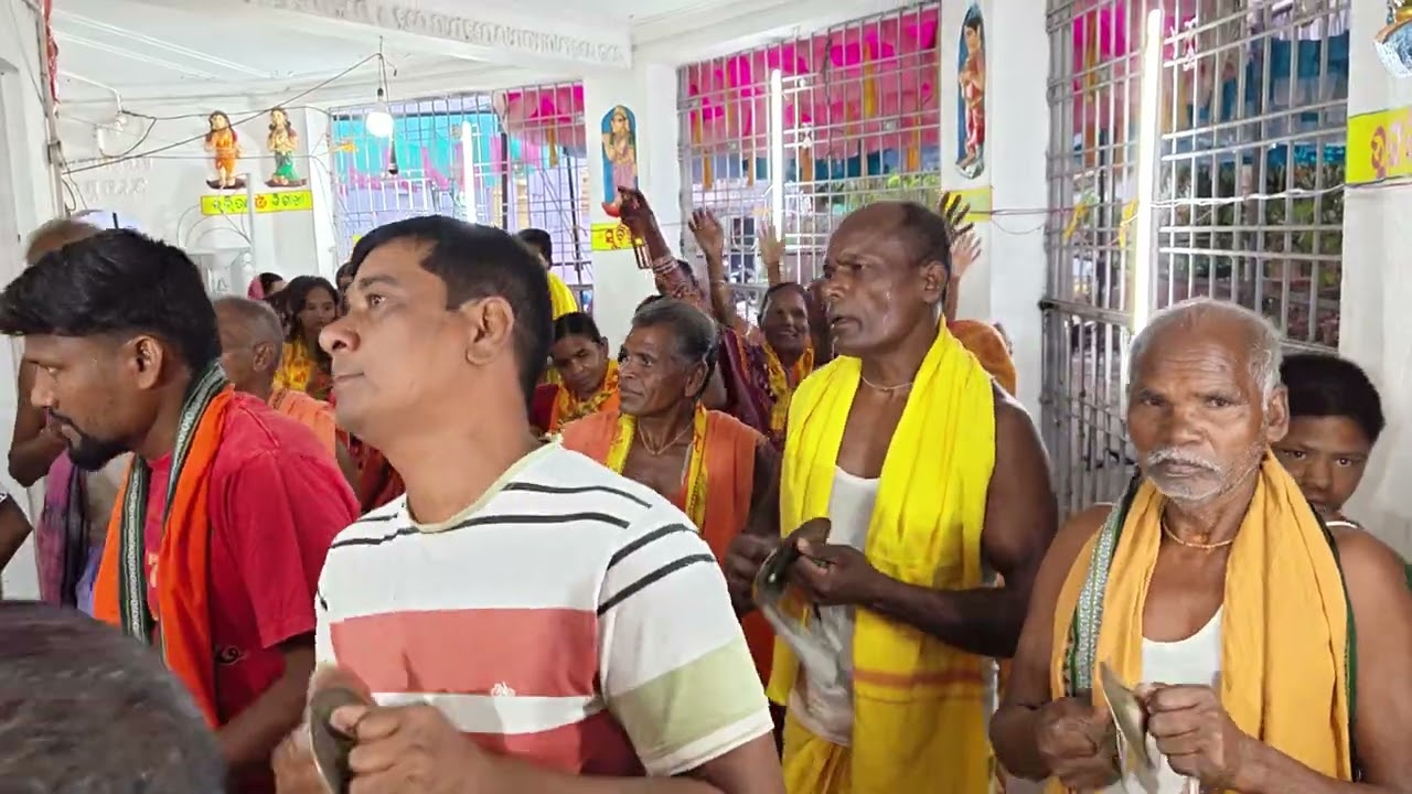Ama Gaon 16prahari re bitei thiba kichi muhutta🥰🥰 #brindaban #harinam #bageshwardhamsarka 