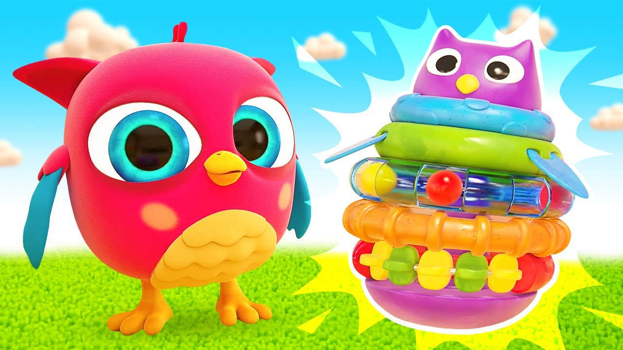Hop Hop is looking for parts for the pyramid, and Peck Peck helps him assemble it and other toys.