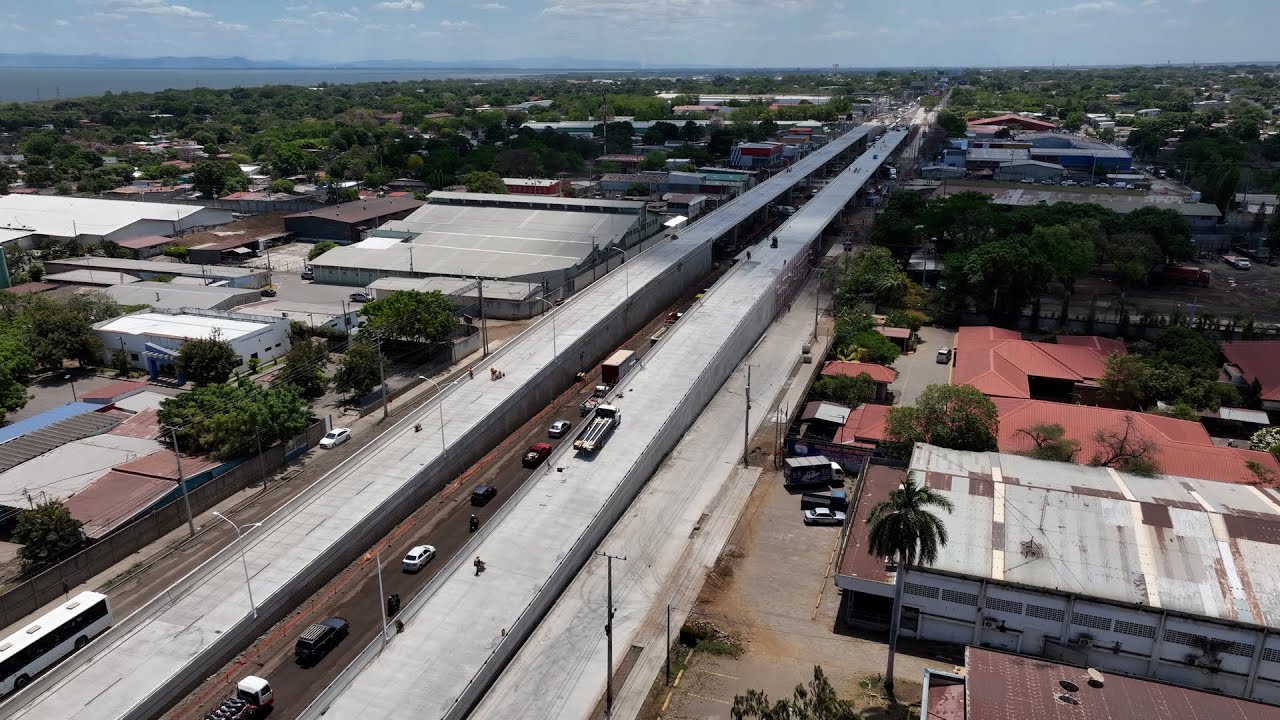 Supervisan avances en la construcción de la pista Héroes de la Insurrección en Managua