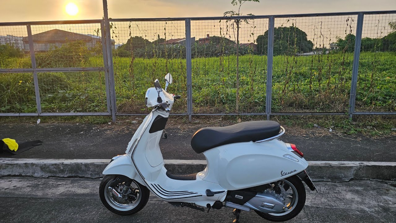 Vespa Primavera 150 | Sunset to Night Walkaround Montage (2024~2025)