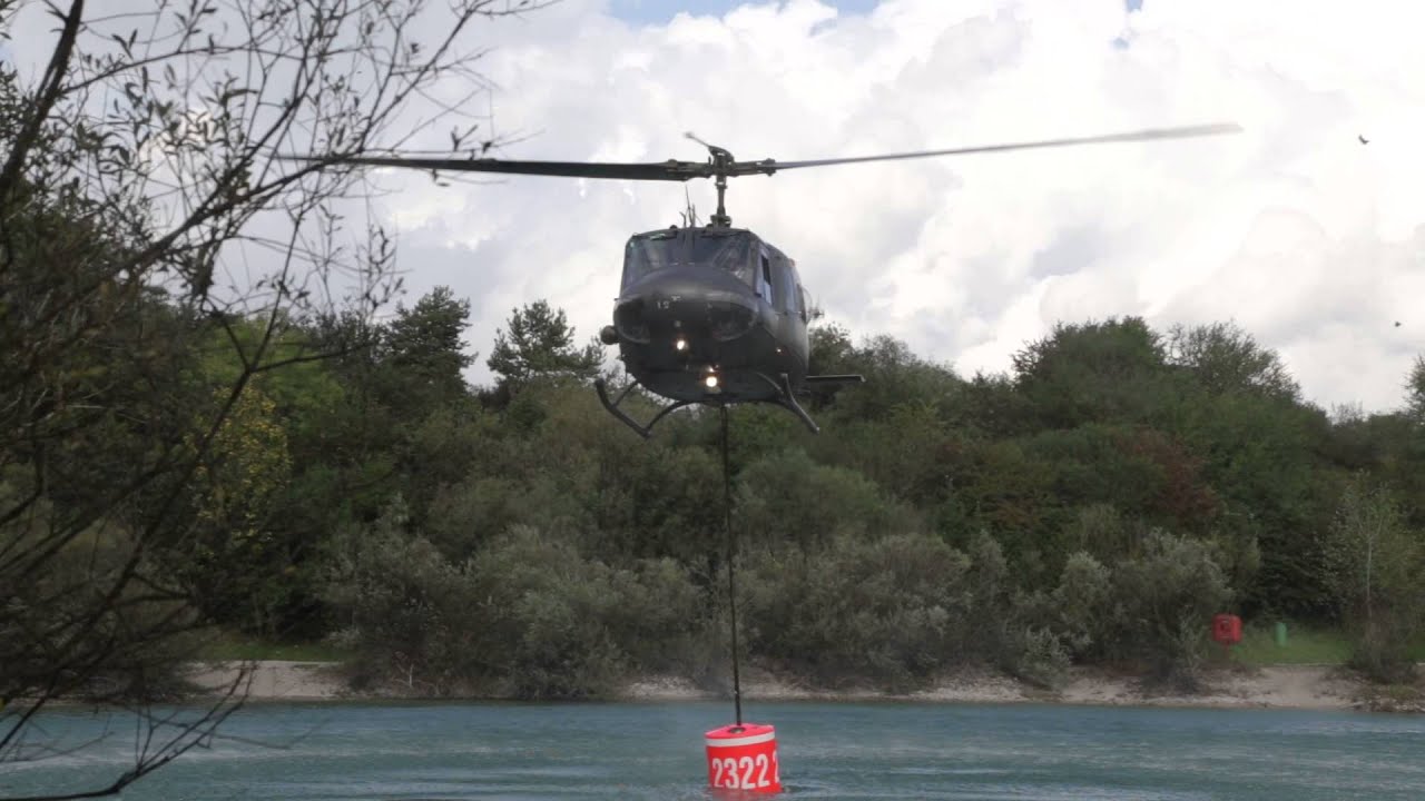 Aktionstag 2014 Feuerwehr F&uuml;rstenfeldbruck (BY) - BEL UH-1D Waldbrandbek&auml;mpfungsvorf&uuml;hrung