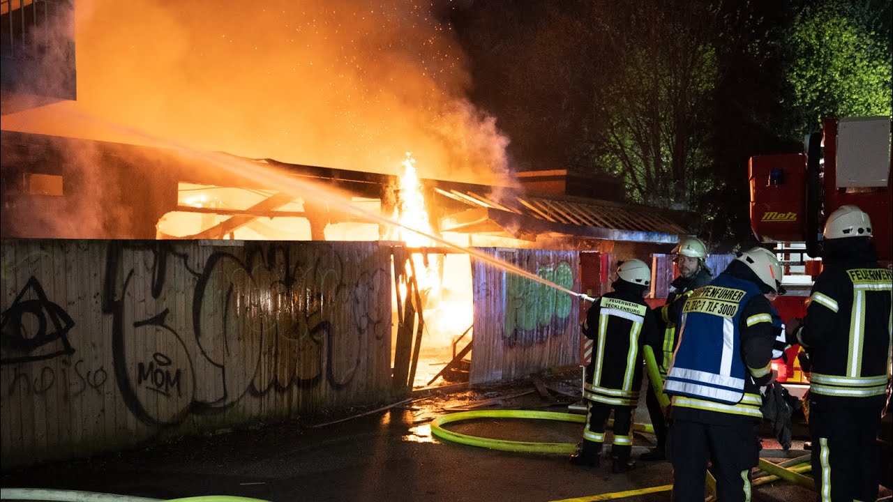[Großbrand] Leerstehendes Hotel brennt in voller Ausdehnung - Großeinsatz Feuerwehr Tecklenburg