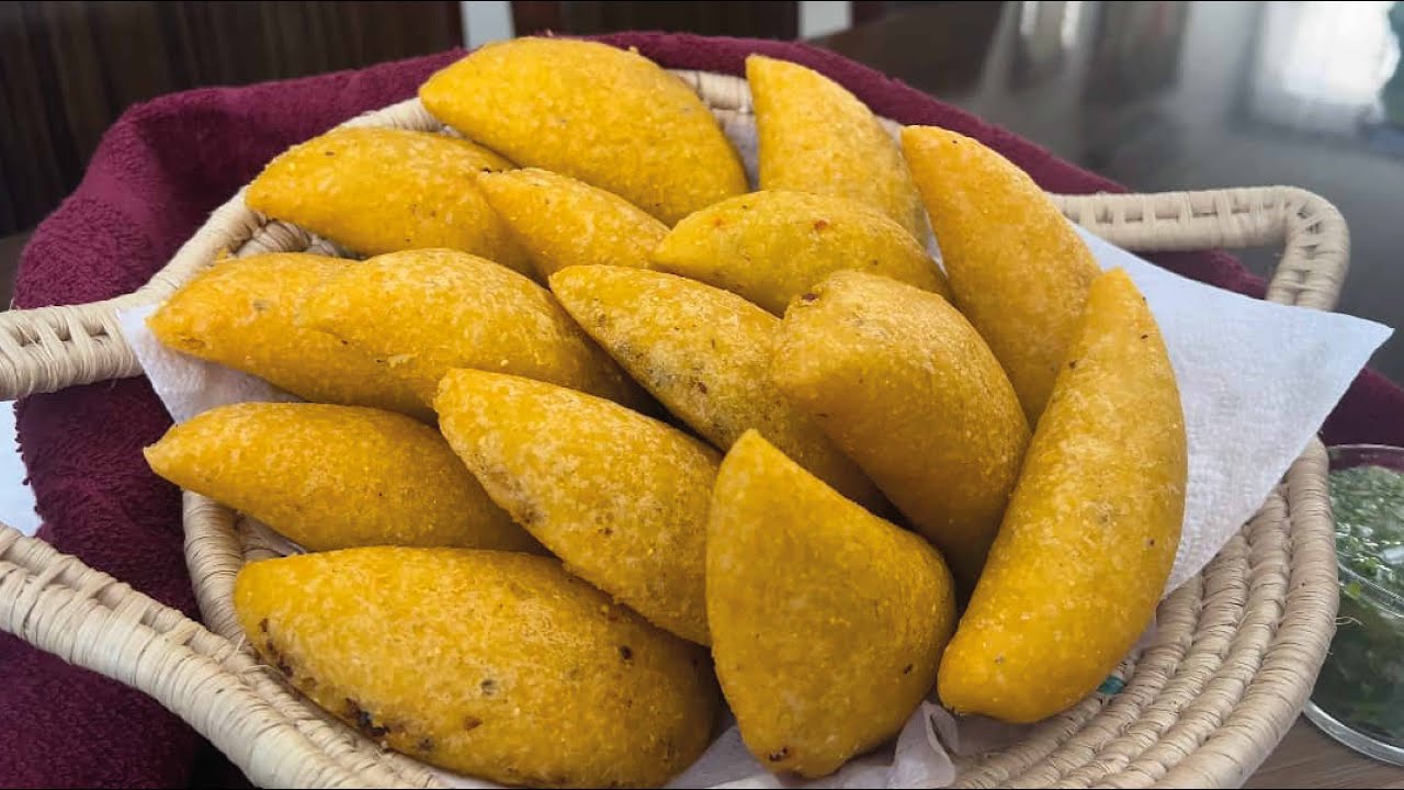 Cómo hacer CRUJIENTES EMPANADAS DE MAÍZ AMARILLO TRILLADO🌽 - Clau y Canela