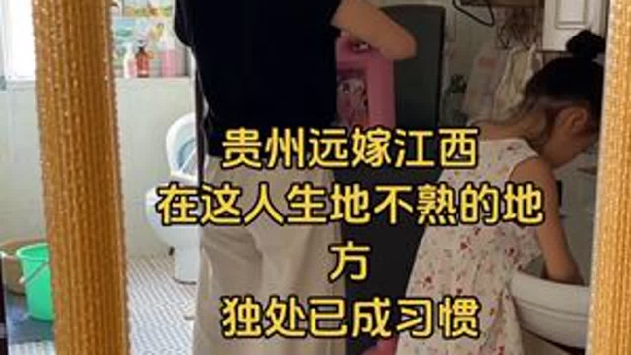 #全职妈妈日常 贵州远嫁江西，全职宝妈一拖三的日常，孩子们想吃炸鸡在手机下单，去拿快递刚好带回来，这东西虽然不能多吃但有时还是要满足她们。#vlog日常 #记录真实生活