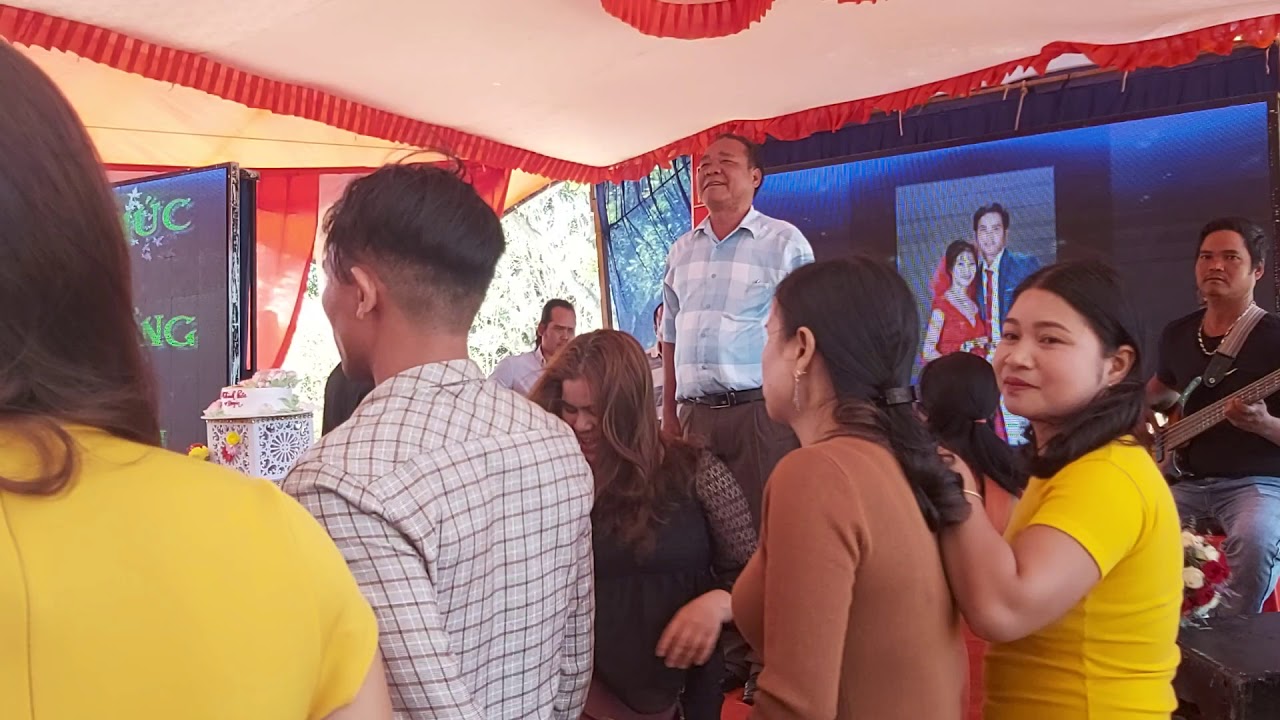 Cô bé dỗi hờn...u60 hát hay chuẩn