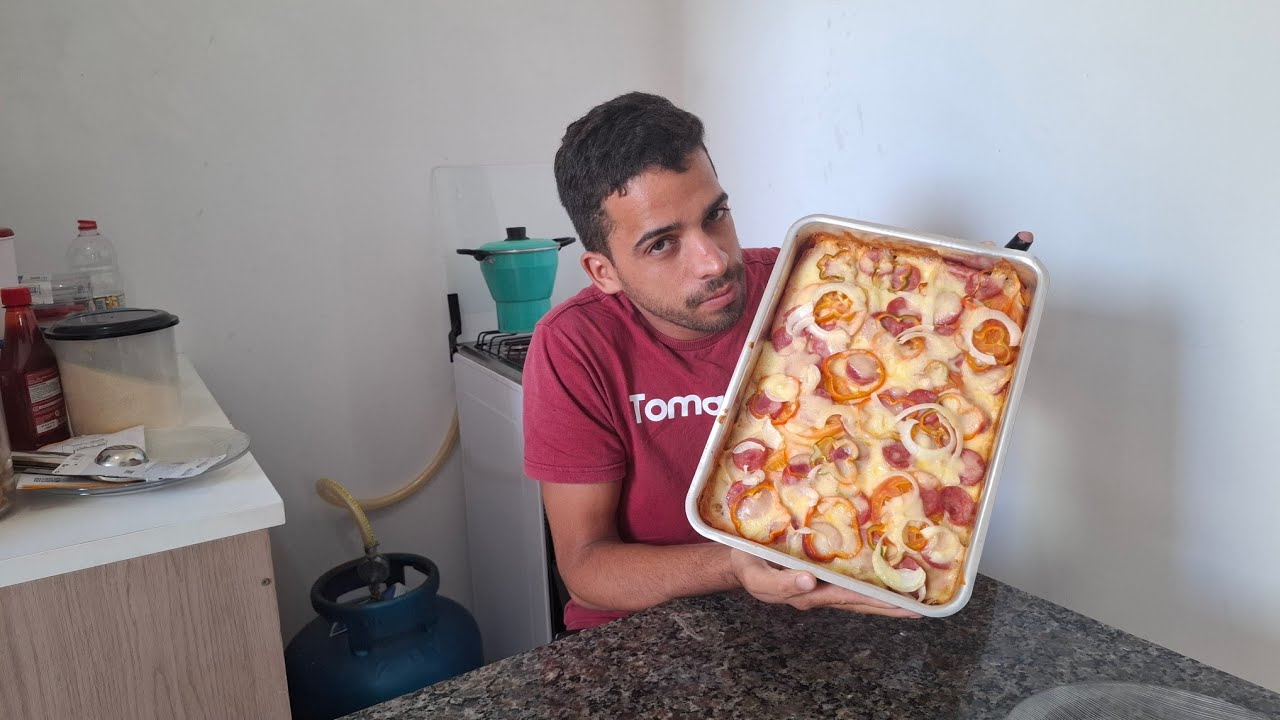 FIZ UMA PIZZA QUADRADA