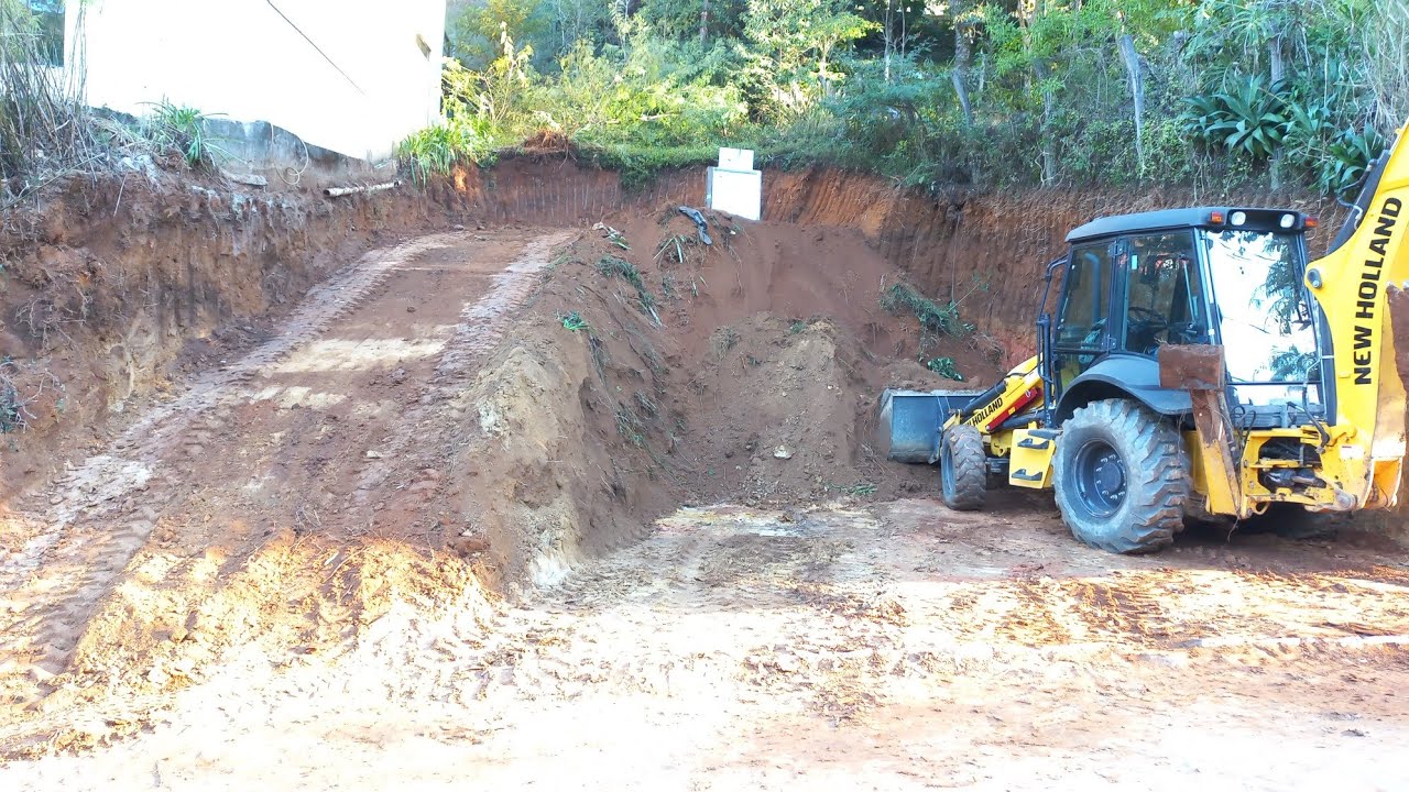 RETROESCAVADEIRA NEW HOLLAND B95B NO CORTE DE TERRENO. #extremo #retroescavadeira #op