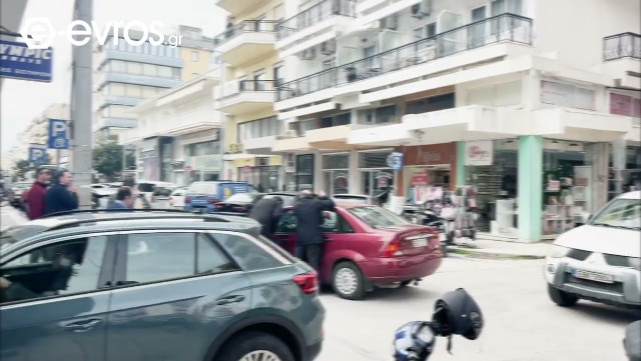Οδηγός που ενεπλάκη σε τροχαίο έμεινε εκτός ΙΧ - Μπλόκαρε η πόρτα του