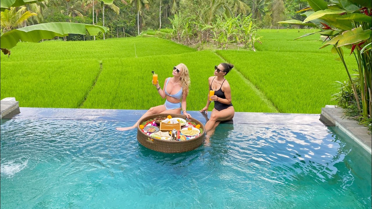 I Tried The Best Floating Breakfast Villa in Bali 🇮🇩