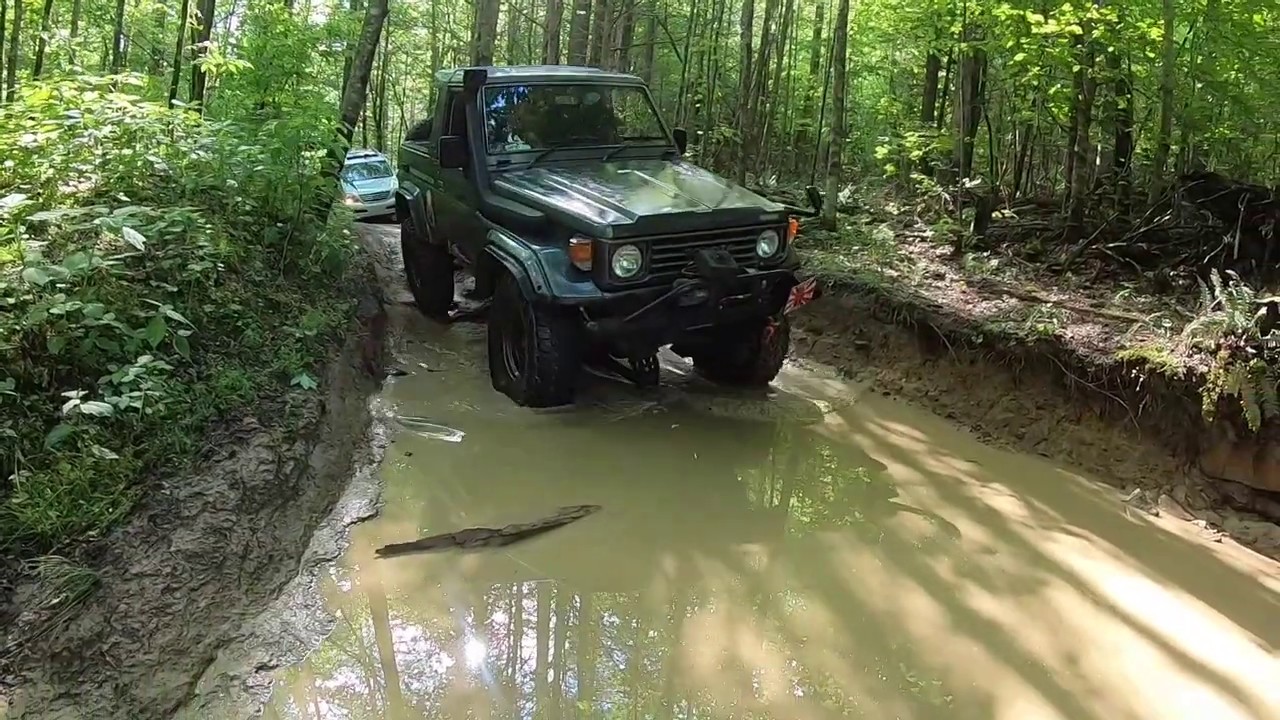Land Cruiser 70 series on Hurricane Creek Trail