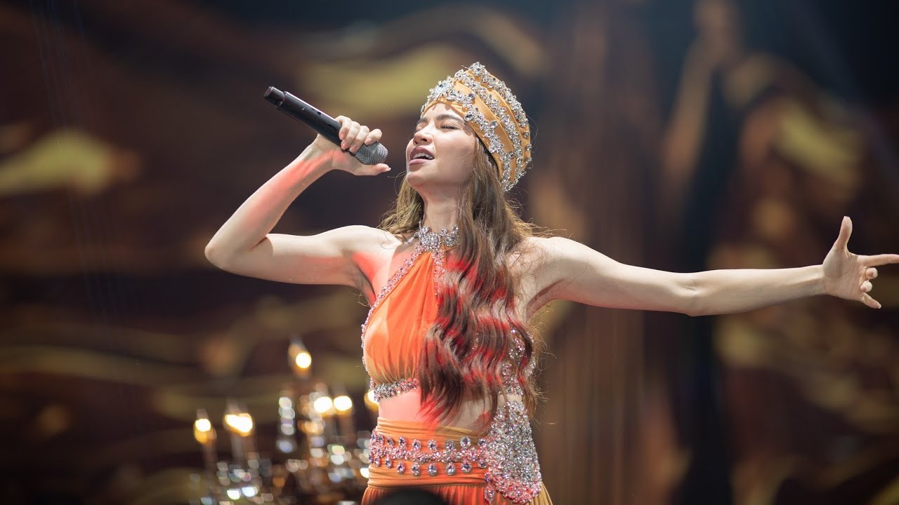 Hồ Ngọc Hà hóa 