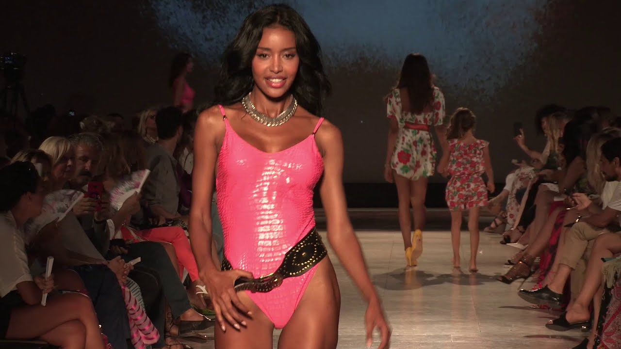 Pin-Up Stars SS 2020 Fashion Show