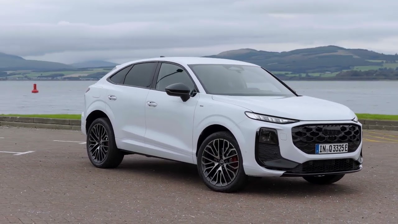 Bew 2026 Ausi Q3 Sportback (Glacier White) - Driving, Exterior, and Interior