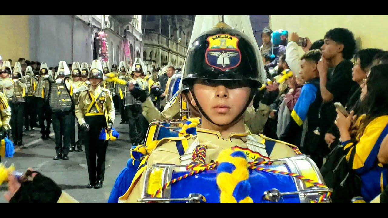 Desfile Pregón Centro Histórico de Quito 2024 – Bastoneras y Banda de Guerra Colegio Mejía.