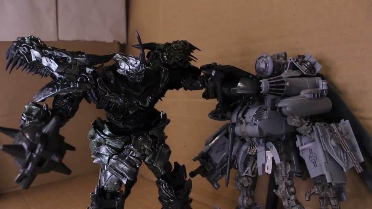 Transformers stop motion Grimlock transforms (Grimlock vs. Blackout)